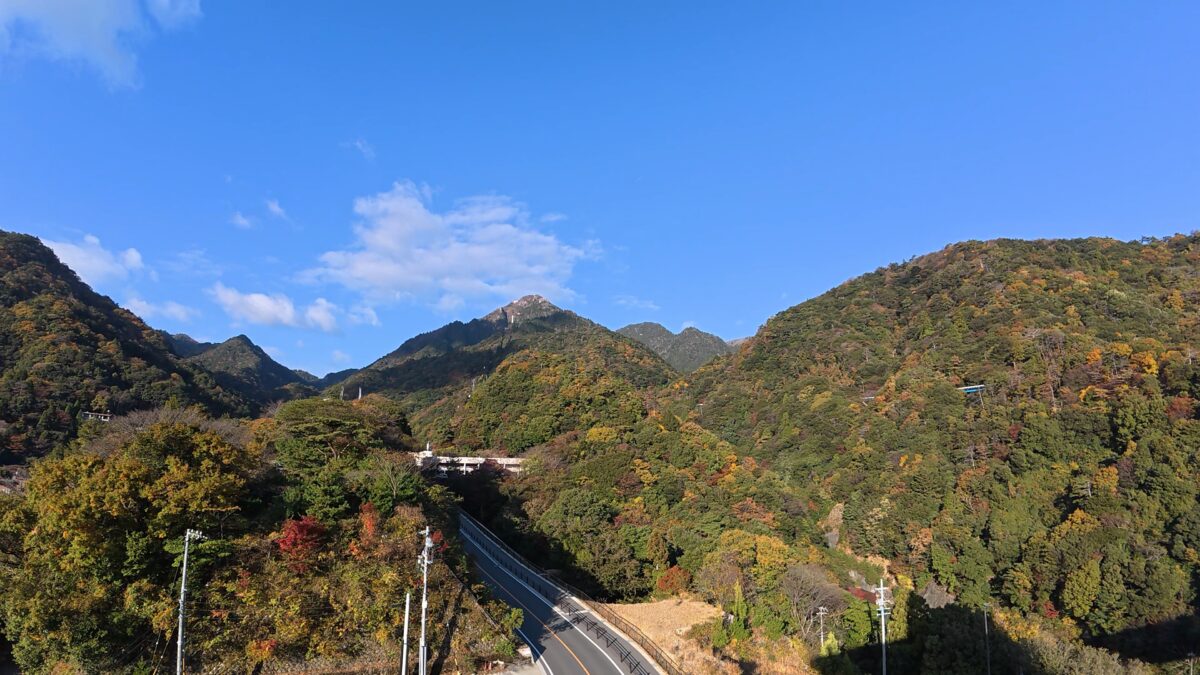 紅葉の御在所岳を望むスナップショット_DJI Osmo Action 5Proにて4K撮影