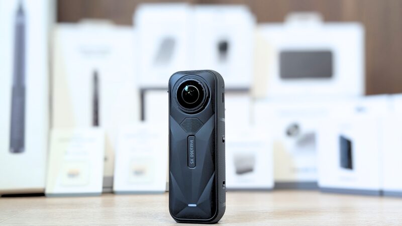 Insta360 X5とアクセサリーの画像