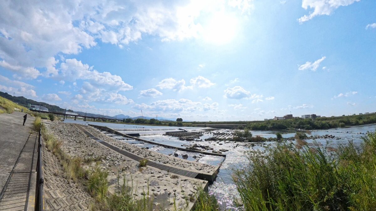 Insta360 X4 (vs X4 Air )河川の比較写真