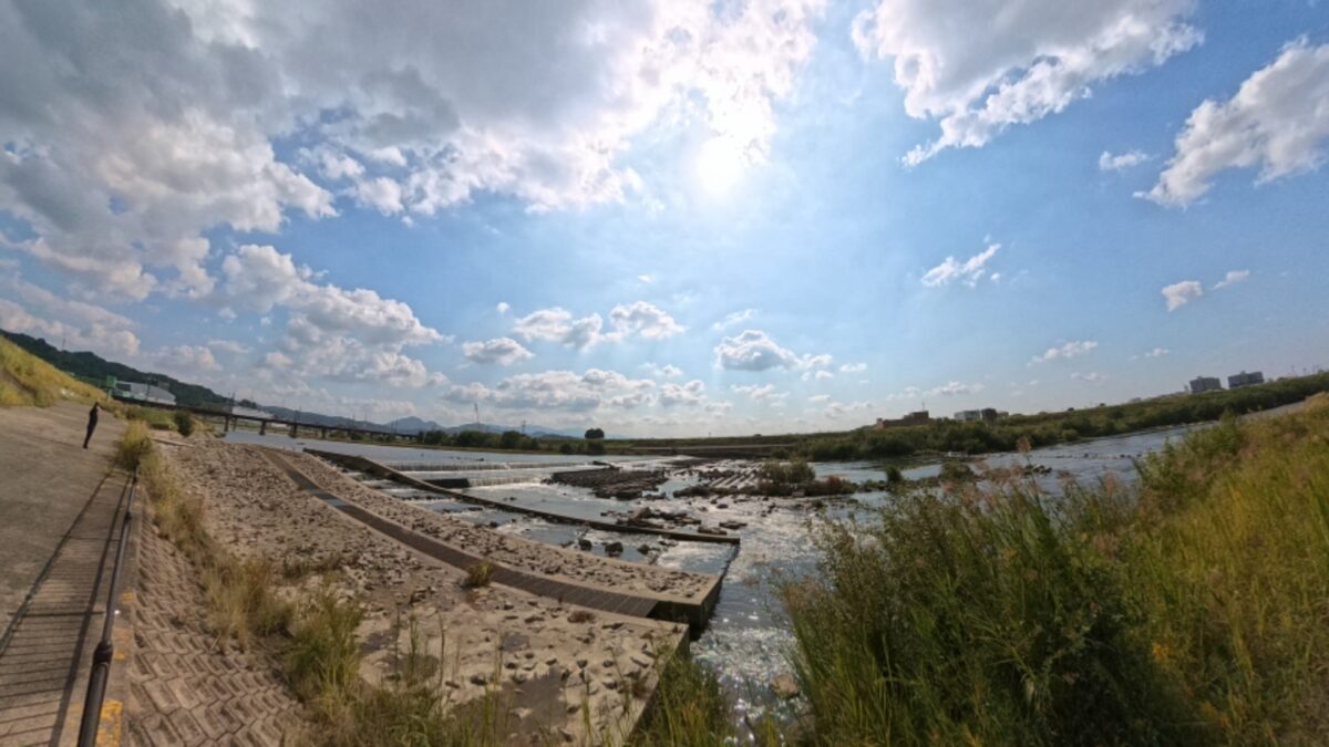 Insta360 X4 Air (vs X4) 河川の比較写真