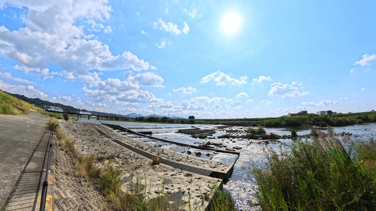 Insta360 X5 vs (X4 Air) 河川の比較写真