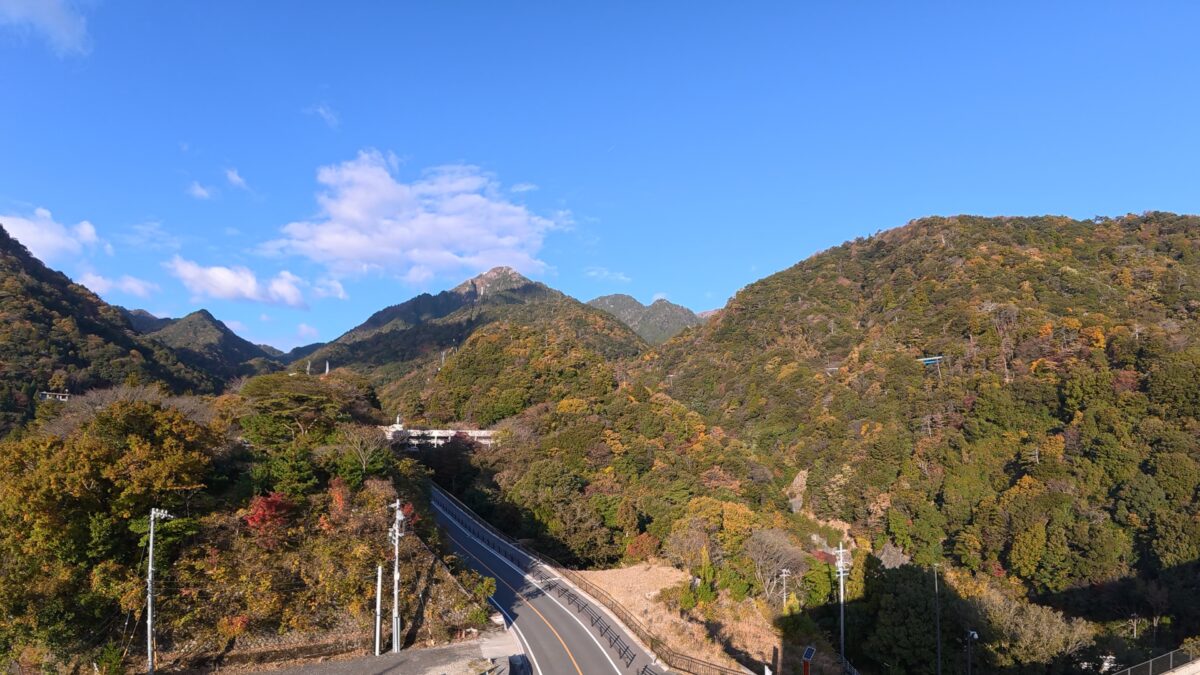 紅葉の御在所岳を望むスナップショット_DJI Osmo Action 6にて4K撮影