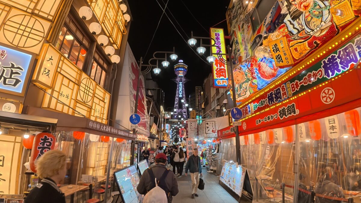 DJI Osmo Action 6で撮影した通天閣の夜景画像