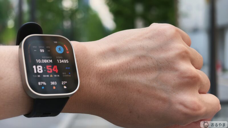 Amazfit Bip Maxを実際に街で使っている様子