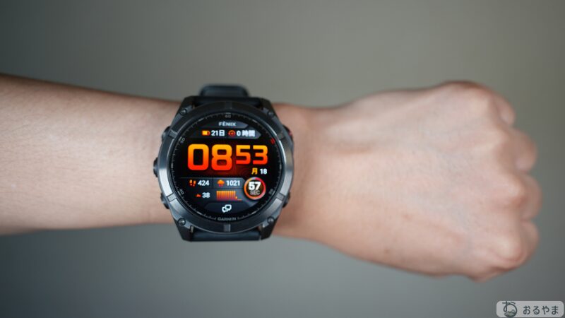 Garmin Fēnix 8 Pro AMOLED 51mm の腕装着時のサイズ感