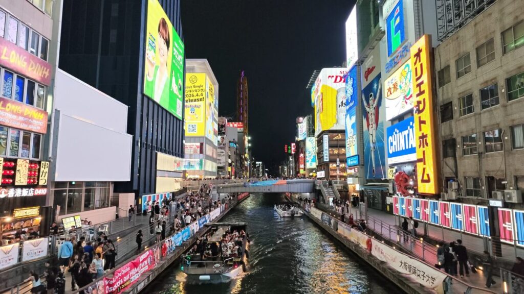 なんば道頓堀のネオン街の風勢 Luna Ultraで撮影