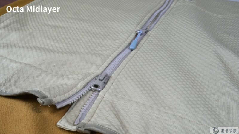 Octa Midlayer のメインファスナー（ダブルジッパー）