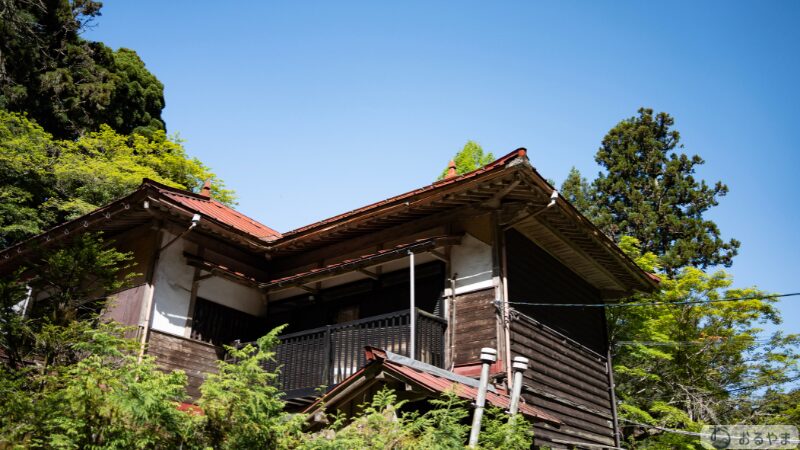 SONY α7C II × TAMRON 28-200mmで撮影した山小屋