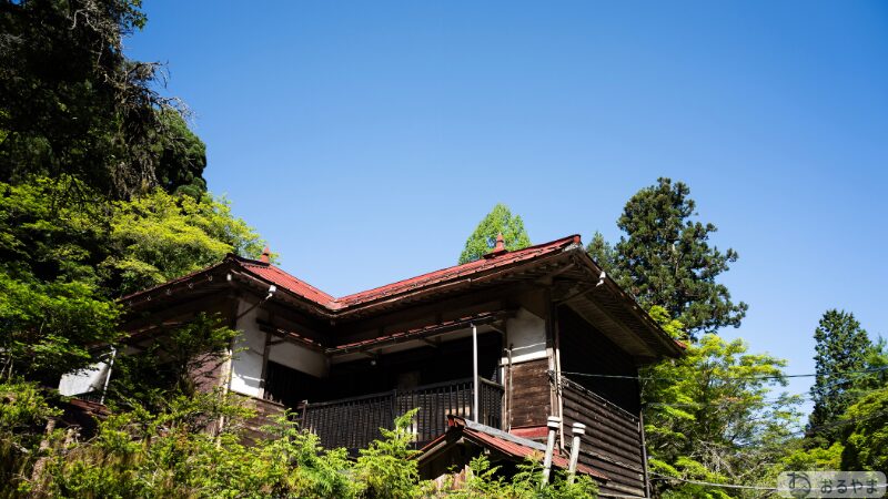 SONY α7 V × TAMRON25-200mmで撮影した金剛山山頂の山小屋
