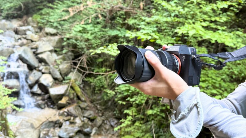 SONY α7 V × TAMRON25-200mmで撮影している様子