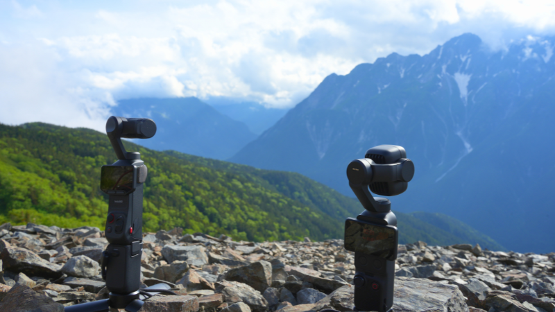 Osmo Pocket 4PとInsta360 Luna Ultran山で並べた写真