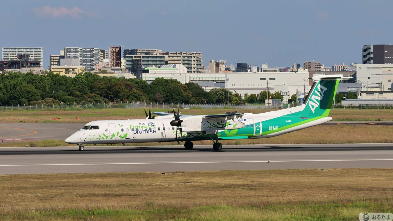 プロペラの旅客機をLuna Ultra 超望遠レンズで9倍撮影