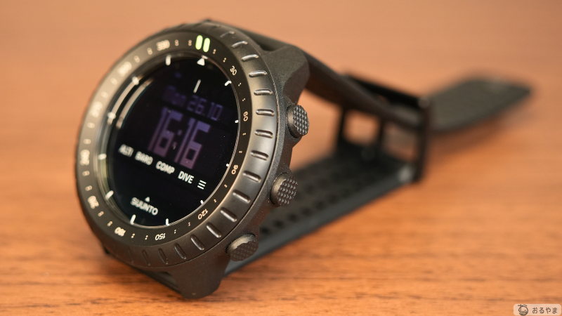 SUUNTO CORE 2 を斜めから見たところ