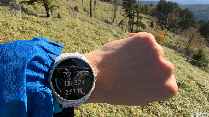 登山中のSUUNTO RACE 3Sの数値画面