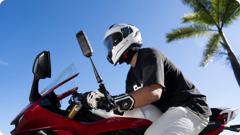 バイク用マジックアームを使っている様子